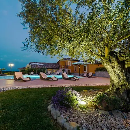 Gioan - Max 18, Private Playground And Sea View Villa *
