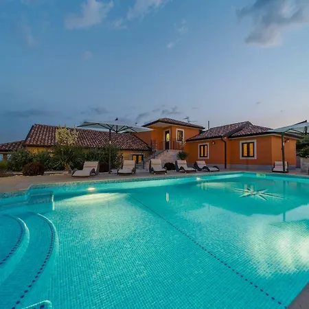 Villa Gioan - Max 18, Private Playground And Sea View Materada